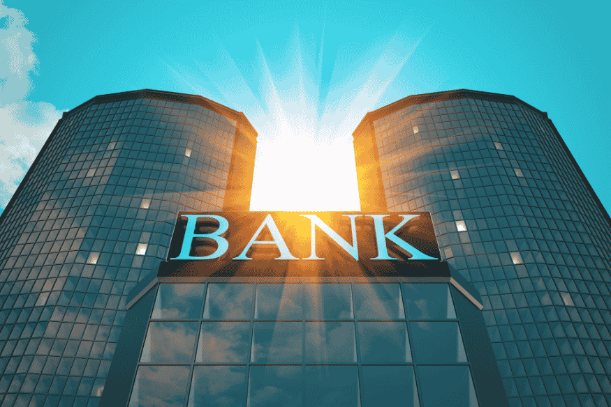 Online vs. Physical Banks